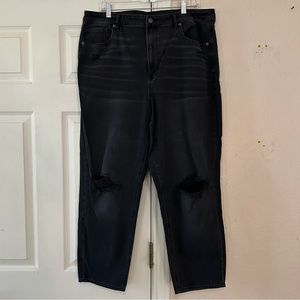 American Eagle- Mom Straight Jean Black